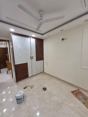 Room in 3 BHK Apartment at Paschim Vihar – for Rent