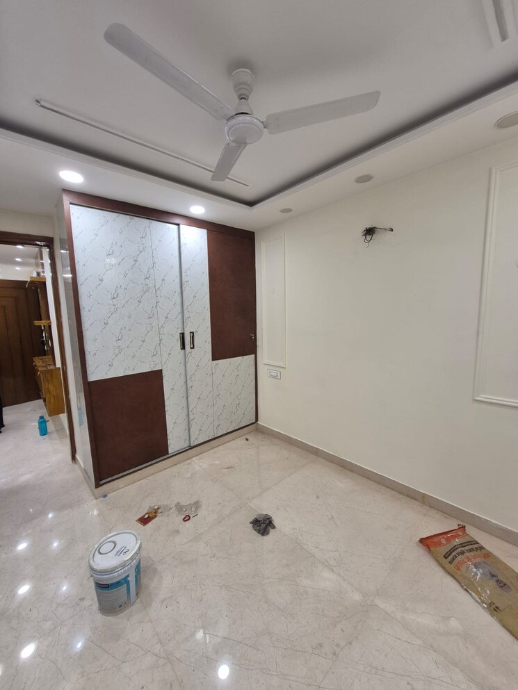 Room, paschim vihar 3 Bedroom 1100 Sq.Ft. Apartment In Paschim Vihar Delhi 9719396