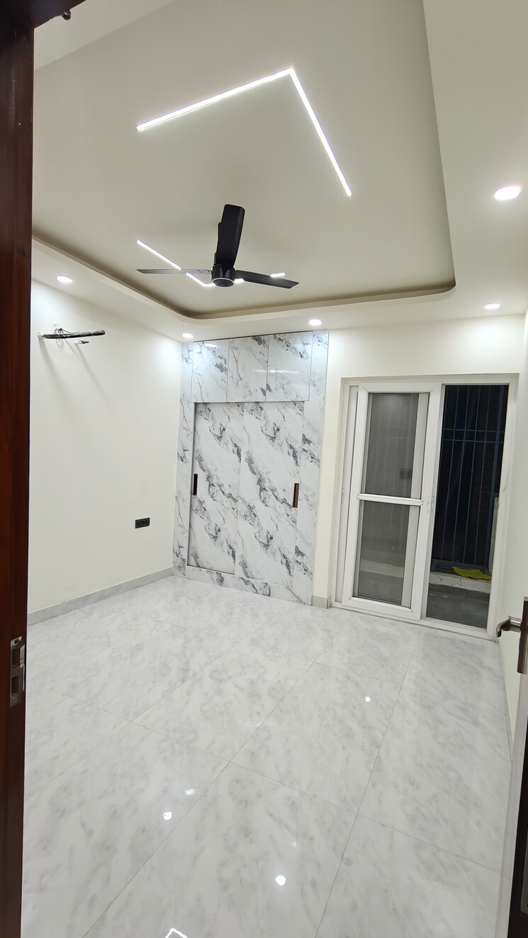 Room, bptp-district-3 3 Bedroom 150 Sq.Yd. Builder Floor In Sector 85 Faridabad 9719401