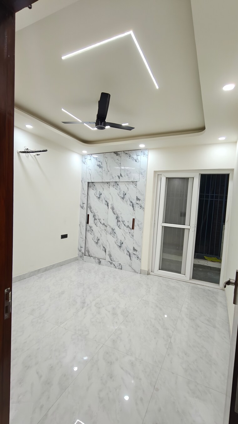Room, bptp-district-3 3 Bedroom 150 Sq.Yd. Builder Floor In Sector 85 Faridabad 9719401