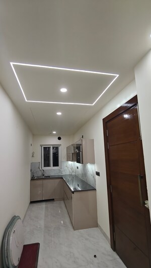 Building Lobby in 3 BHK Builder Floor at BPTP District 3, Sector 85 – for Sale