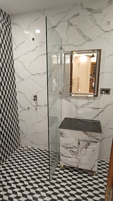 Kitchen in 3 BHK Builder Floor at BPTP District 3, Sector 85 – for Sale