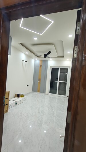 Building Lobby in 3 BHK Builder Floor at BPTP District 3, Sector 85 – for Sale