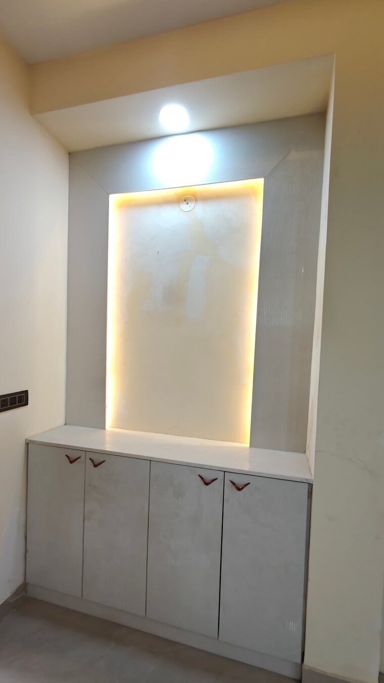 undefined, dlf-centre-point 3.5 Bedroom 250 Sq.Yd. Builder Floor In Sector 11 Faridabad 9719411