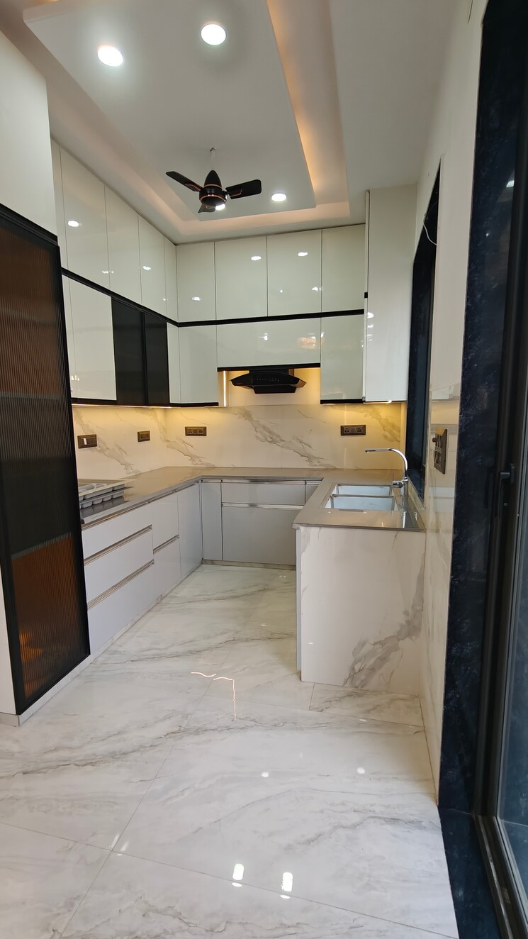 Kitchen, sector 8 4 Bedroom 250 Sq.Yd. Builder Floor In Sector 8 Faridabad 9719421