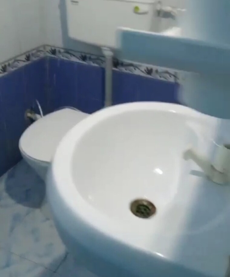 Bathroom, aliganj 1 Bedroom 850 Sq.Ft. Independent House In Aliganj Lucknow 9719423