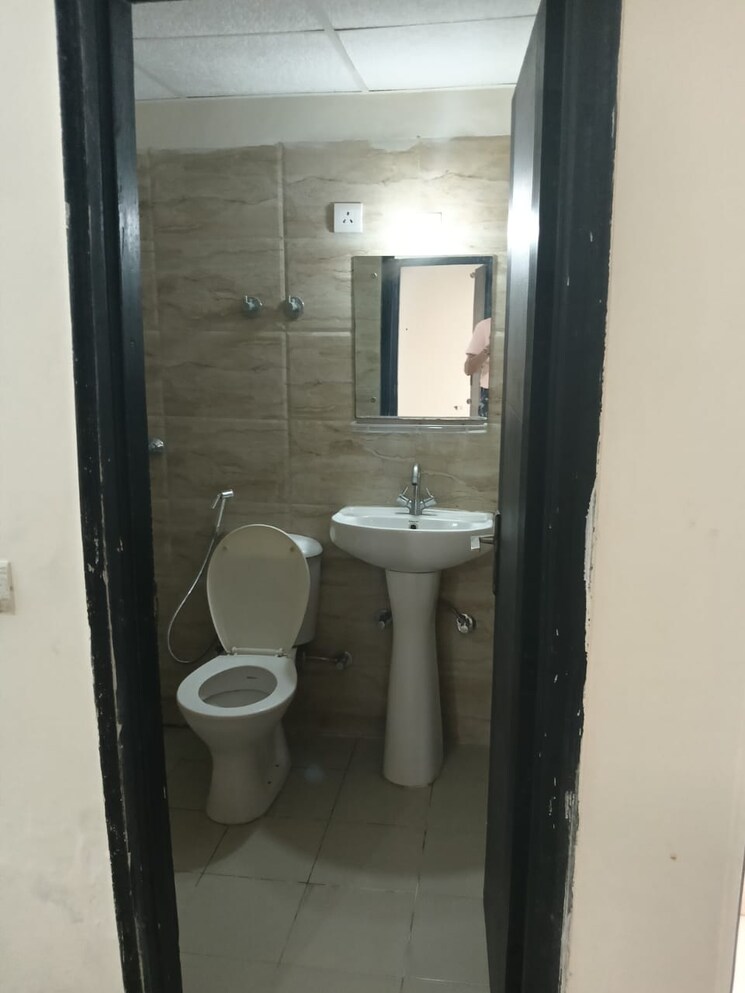 Bathroom, ajnara-homes 2 Bedroom 880 Sq.Ft. Apartment In Sector 16b Greater Noida Greater Noida 9719417