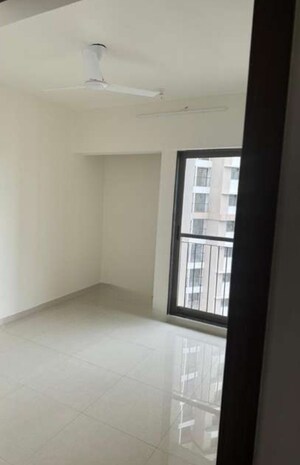 Room in 2 BHK Apartment at Runwal Eirene, Balkum Pada – for Rent