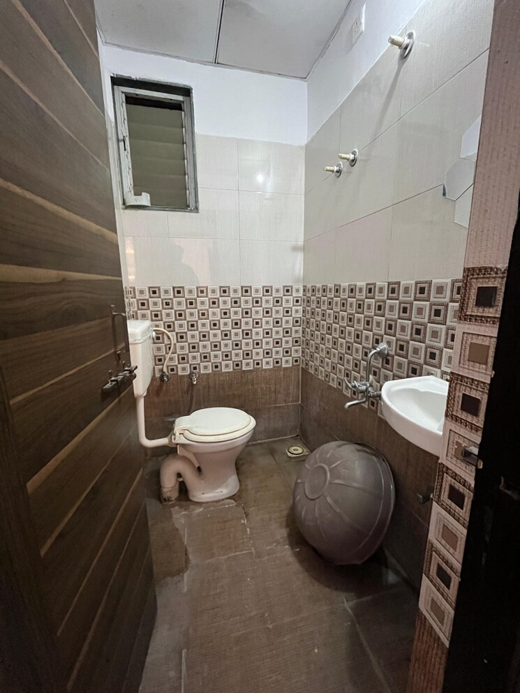Bathroom, prathna-elegance 2 Bedroom 1200 Sq.Ft. Apartment In Gota Ahmedabad 9719454