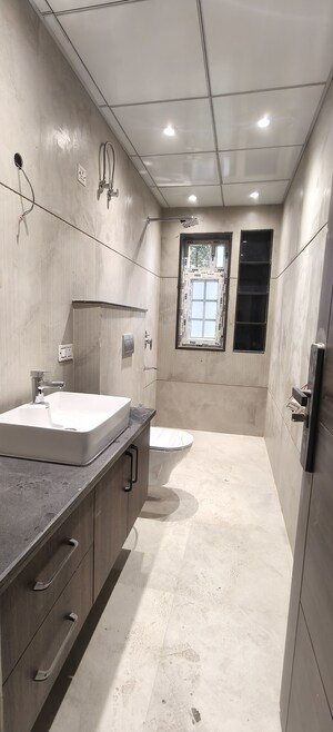 Attached Bathroom in 2.5 BHK Builder Floor at Ansal Plaza Sector-23, Sector 23 – for Rent