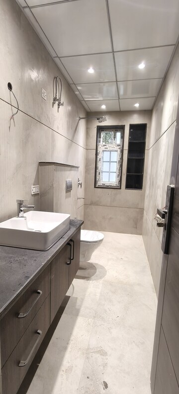 Attached Bathroom in 2.5 BHK Builder Floor at Ansal Plaza Sector-23, Sector 23 – for Rent