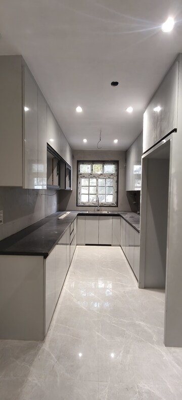 Kitchen in 2.5 BHK Builder Floor at Ansal Plaza Sector-23, Sector 23 – for Rent