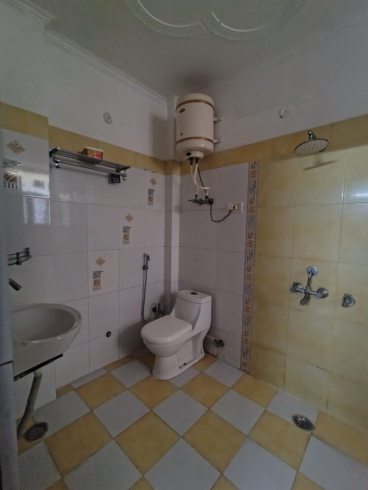 Bathroom, alphacorp-gurgaon-one-22 3 Bedroom 2000 Sq.Ft. Builder Floor In Sector 22 Gurgaon 9719467