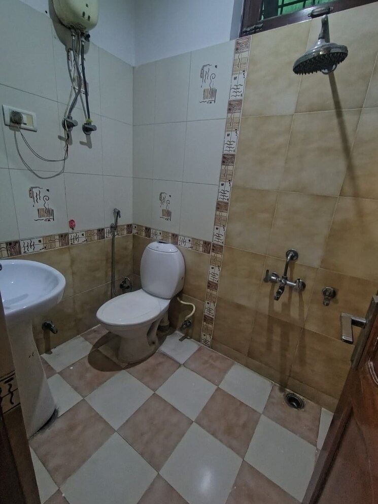 Bathroom, alphacorp-gurgaon-one-22 3 Bedroom 2000 Sq.Ft. Builder Floor In Sector 22 Gurgaon 9719467