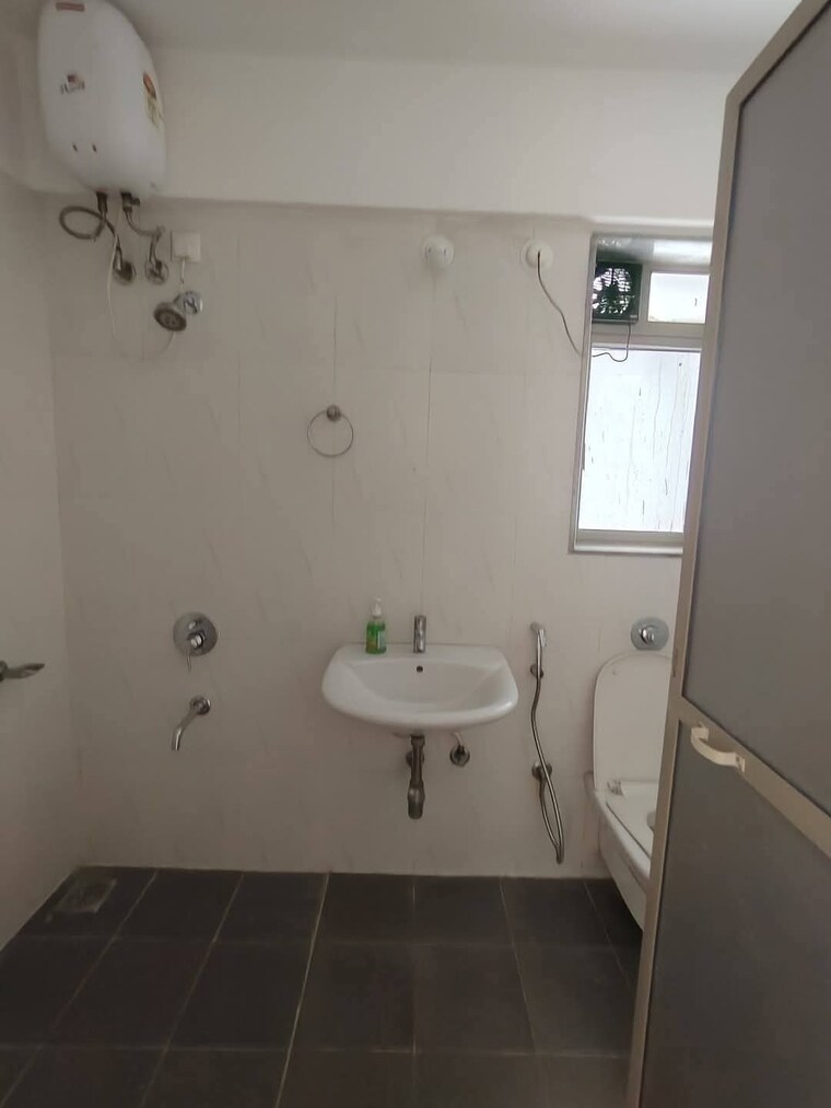 Bathroom, lodha-casa-rio 2.5 Bedroom 730 Sq.Ft. Apartment In Dombivli East Thane 9719489