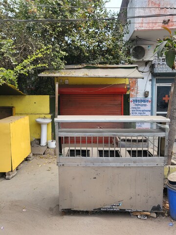  Shop For Rent in Daliganj