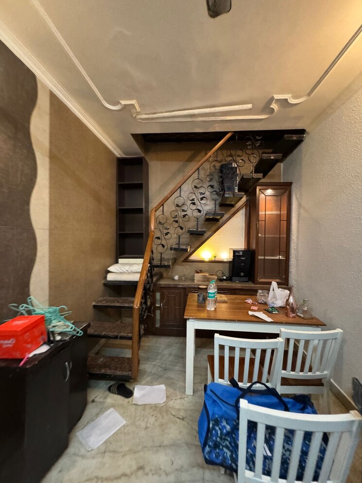 undefined, shivalik colony 2 Bedroom 1800 Sq.Ft. Builder Floor In Shivalik Colony Delhi 9719531