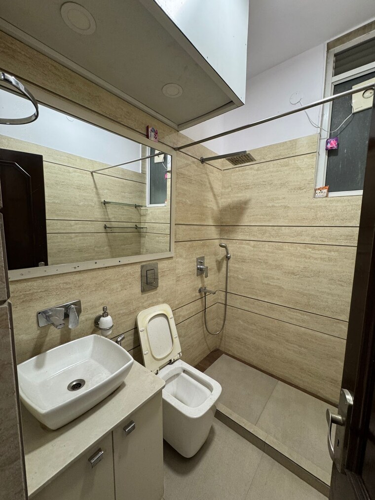 Bathroom, malviya nagar 2 Bedroom 900 Sq.Ft. Builder Floor In Malviya Nagar Delhi 9719549