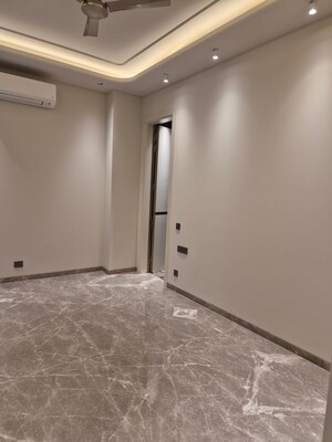 Room in 3 BHK Builder Floor at Safdarjung Enclave – for Sale