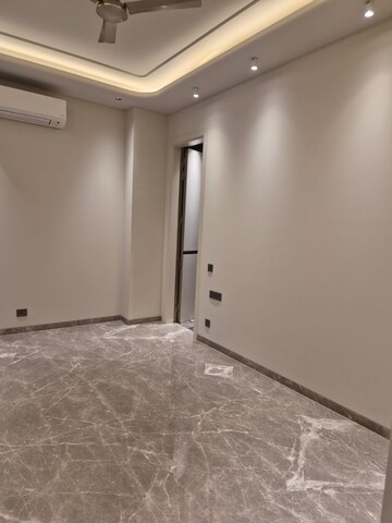 Room in 3 BHK Builder Floor at Safdarjung Enclave – for Sale