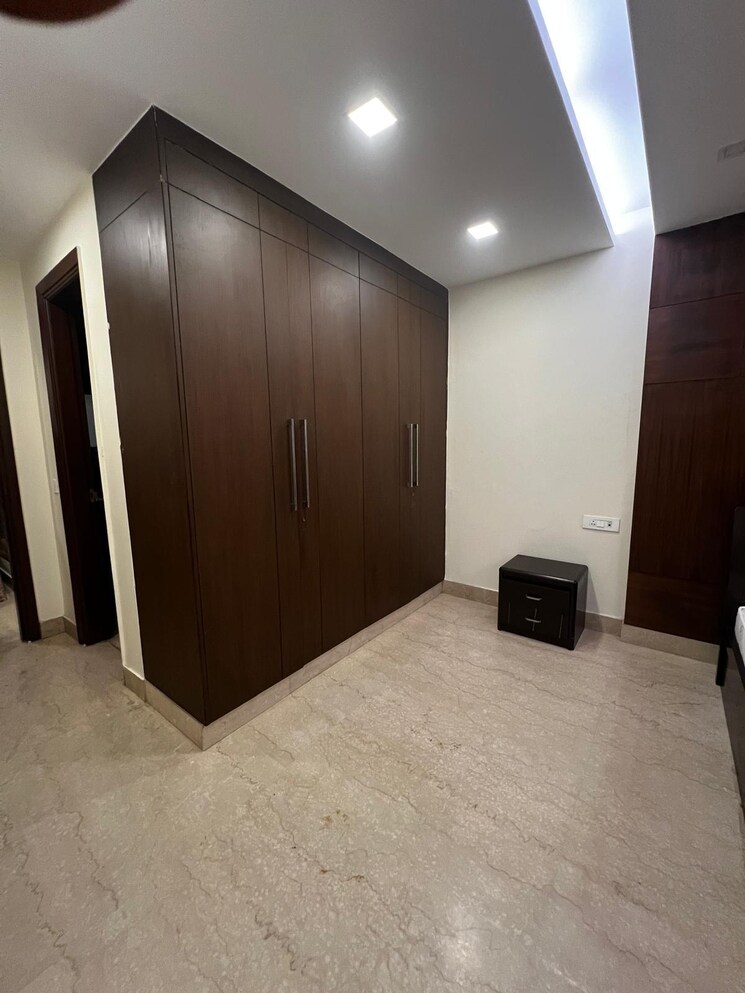 Room, safdarjung enclave 3 Bedroom 235 Sq.Yd. Builder Floor In Safdarjung Enclave Delhi 9719569