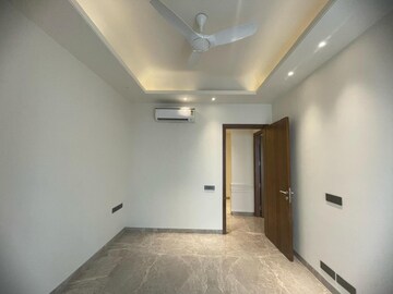 Room in 3 BHK Builder Floor at Safdarjung Enclave – for Sale