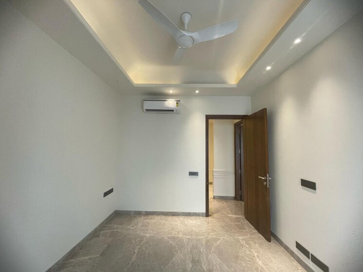 Room, safdarjung enclave 3 Bedroom 235 Sq.Yd. Builder Floor In Safdarjung Enclave Delhi 9719569