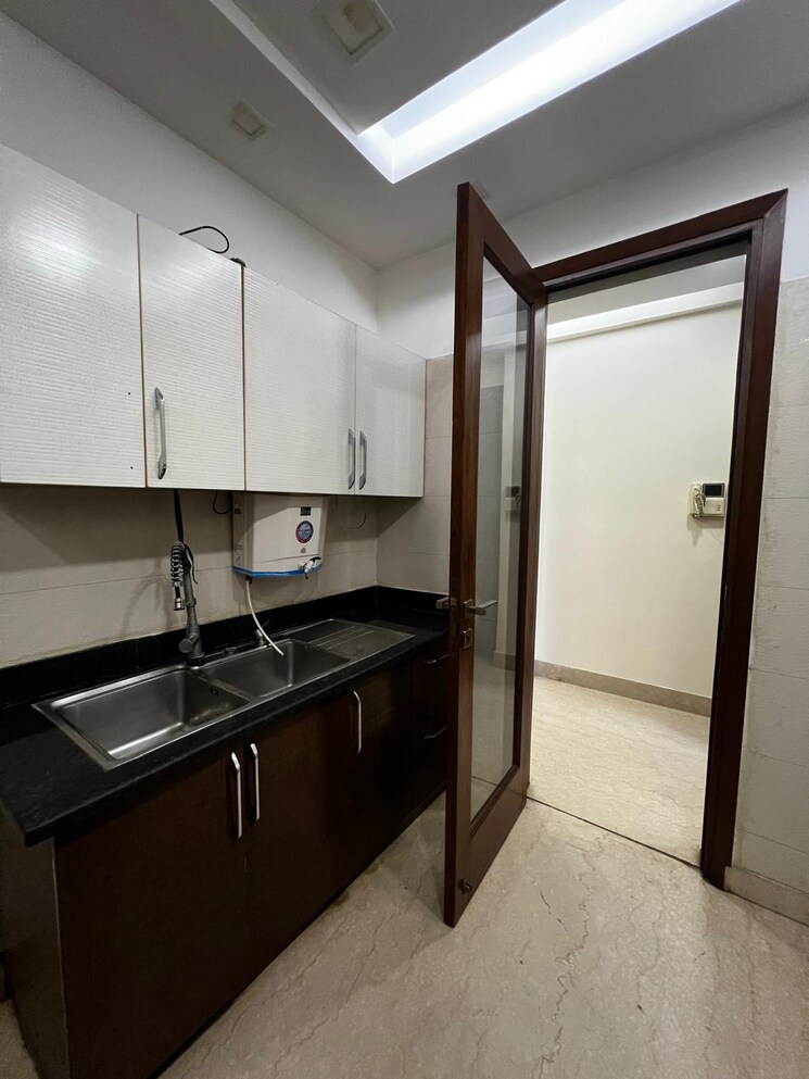 Kitchen, safdarjung enclave 3 Bedroom 235 Sq.Yd. Builder Floor In Safdarjung Enclave Delhi 9719569