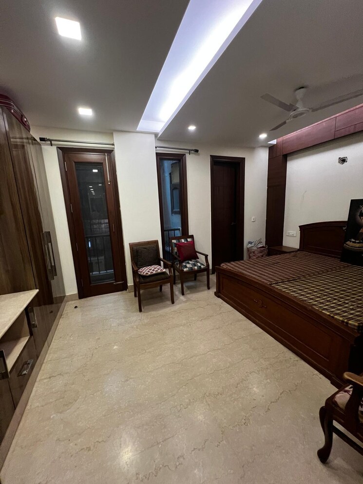 Gym, safdarjung enclave 3 Bedroom 235 Sq.Yd. Builder Floor In Safdarjung Enclave Delhi 9719569