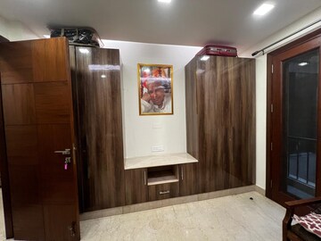 Bedroom in 3 BHK Builder Floor at Safdarjung Enclave – for Sale