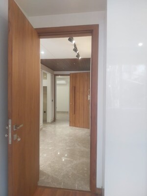 Room in 3 BHK Builder Floor at Safdarjung Enclave – for Sale