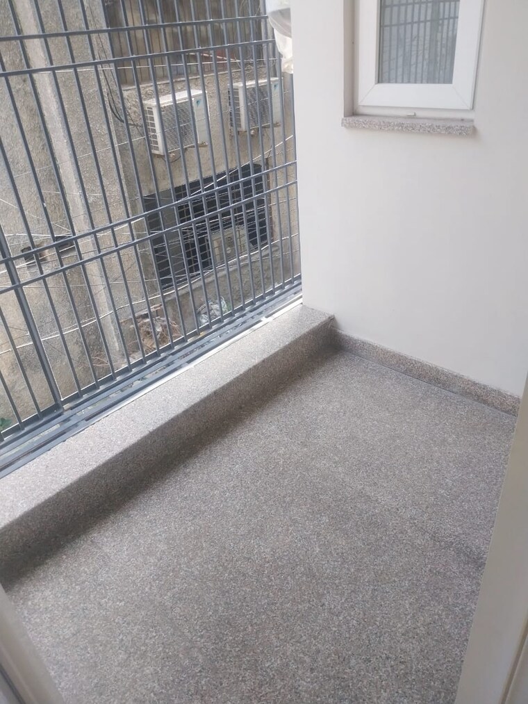 Balcony, safdarjung enclave 3 Bedroom 200 Sq.Yd. Builder Floor In Safdarjung Enclave Delhi 9719582