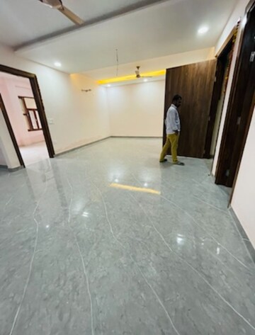 Room in 3 BHK Builder Floor at Palam Vihar Extension – for Rent