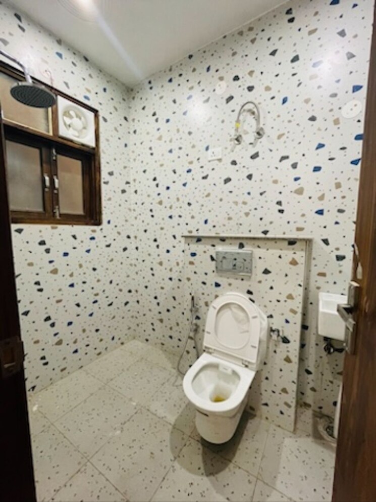Bathroom, palam vihar extension 3 Bedroom 2200 Sq.Ft. Builder Floor In Palam Vihar Extension Gurgaon 9719585