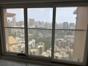 Room in 3 BHK Apartment at Andheri West – for Rent