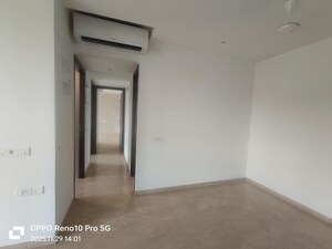 Room in 2 BHK Apartment at Hiranandani Atlantis, Powai – for Rent