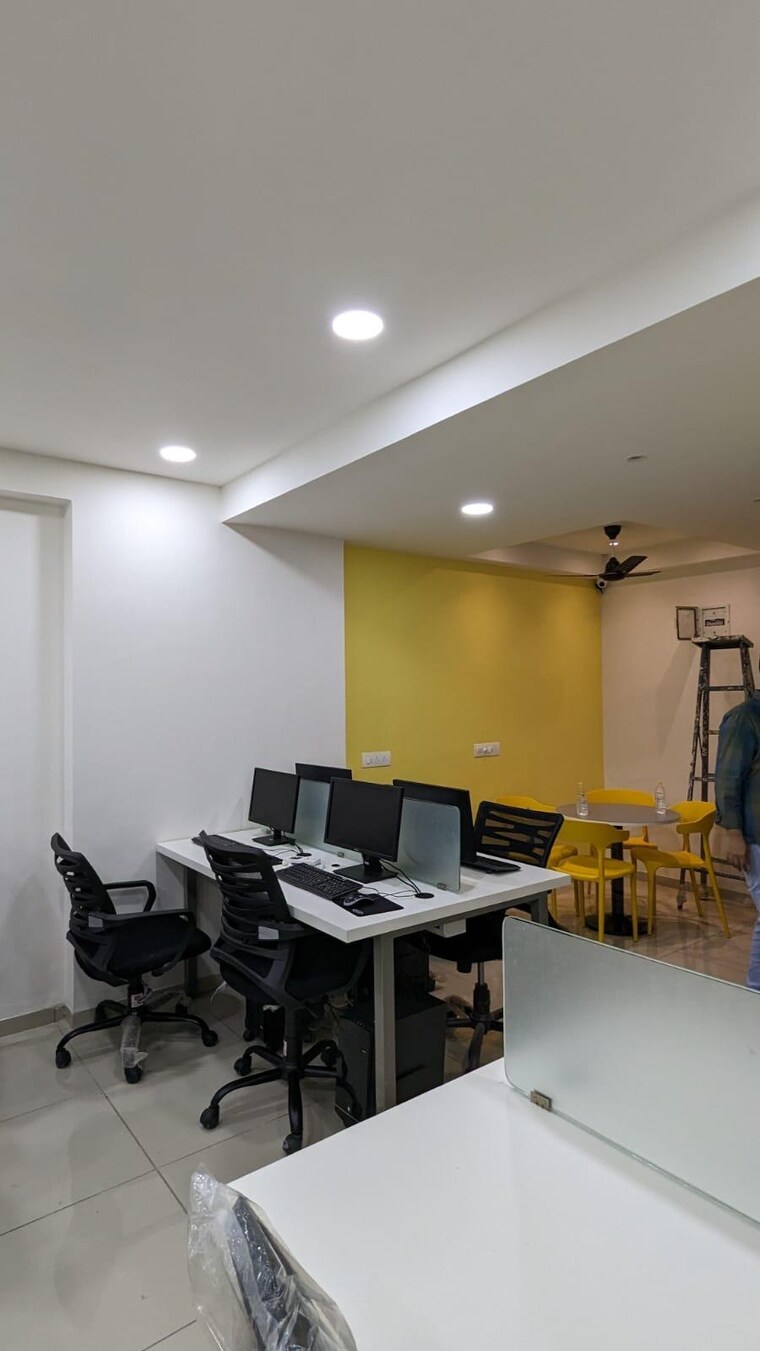 Team Area, science city Commercial Office Space 706 Sq.Ft. In Science City Ahmedabad 9719687