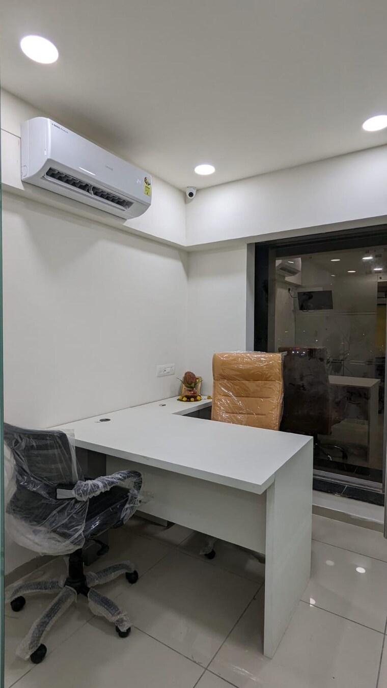 Team Area, science city Commercial Office Space 706 Sq.Ft. In Science City Ahmedabad 9719687