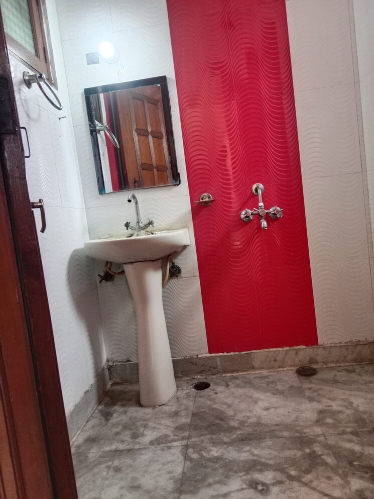Bathroom, saket 2 Bedroom 900 Sq.Ft. Builder Floor In Saket Delhi 9719863