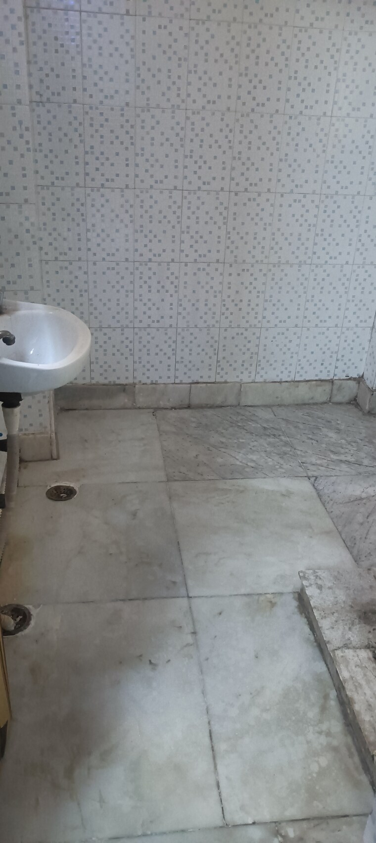 Bathroom, vaishali sector 5 3 Bedroom 1325 Sq.Ft. Builder Floor In Vaishali Sector 5 Ghaziabad 9719941