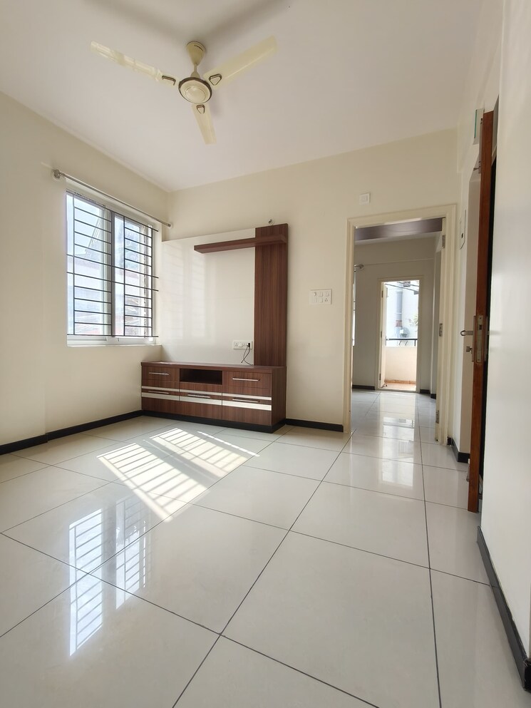 Room, jeevan bima nagar 1 Bedroom 600 Sq.Ft. Apartment In Jeevan Bima Nagar Bangalore 9719997