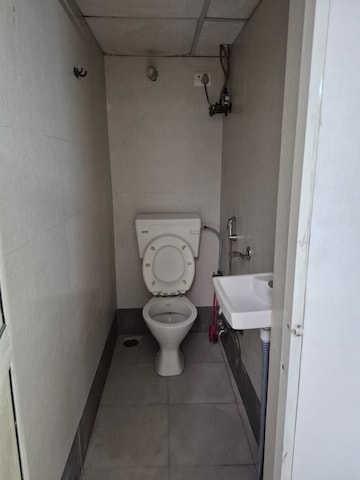 Bathroom in 1 RK Apartment at Mayur Vihar – for Rent