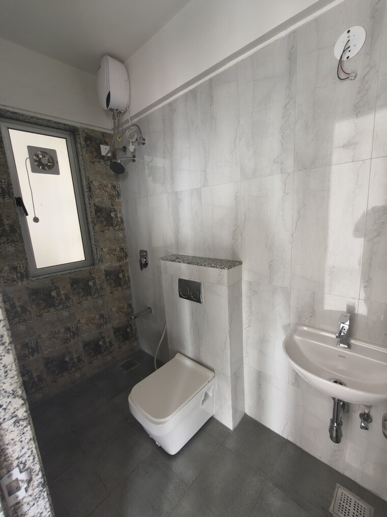 Bathroom, naman-premier 1 Bedroom 425 Sq.Ft. Apartment In Andheri East Mumbai 9720082