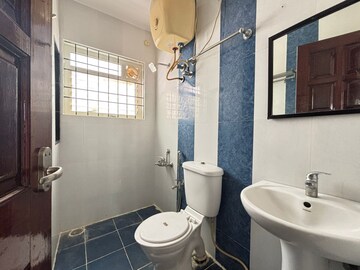 Master Bedroom in 2 BHK Builder Floor at New Thippasandra – for Rent