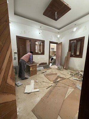 Parking in 2 BHK Builder Floor at Patparganj – for Rent