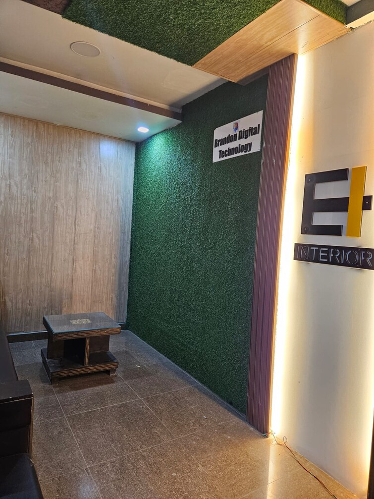 Living Room, sector 63 Commercial Office Space 750 Sq.Ft. In Sector 63 Noida 9720135