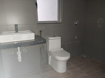 Bathroom in 3.5 BHK Apartment at Kalpataru Immensa, Kolshet Road – for Sale