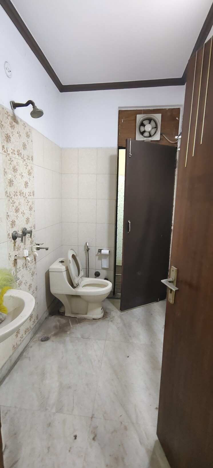 Bathroom, dwarka mor 3 Bedroom 1210 Sq.Ft. Apartment In Dwarka Mor Delhi 9720280