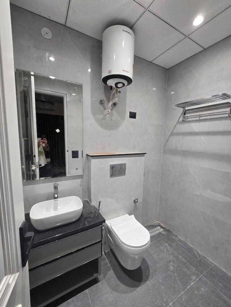 Bathroom, freedom fighters enclave 2 Bedroom 1000 Sq.Ft. Apartment In Freedom Fighters Enclave Delhi 9720308