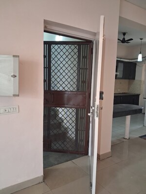 Room in 3 BHK Builder Floor at Unitech South City II, Sector 50 – for Rent